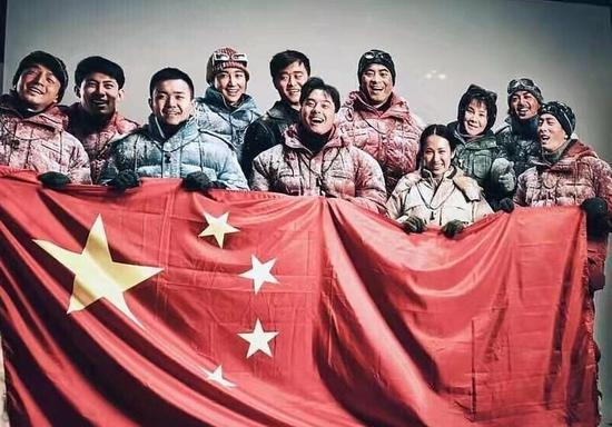 胡歌搭上吴京，出演电影《攀登者》，能否摘掉票房毒药的称号？
