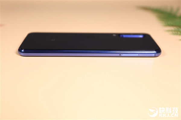 小米9 SE全息幻彩蓝图赏：美轮美奂