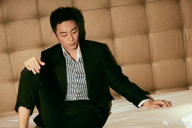 长相身材演技都不输的男演员,黄景瑜朱亚文徐开骋王铭谁最有实力