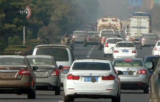 老司机开车剐蹭 AB8654A11F6D456CCF95D4344AE616BE03B1F60D_size31_w539_h343.jpeg