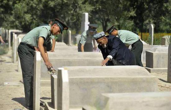 不能忘却的丰碑:对印反击战中涌现的"黄继光"、"董存瑞"式的英雄