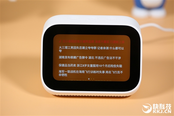 小米小爱触屏音箱图赏：4寸屏“迷你电视”