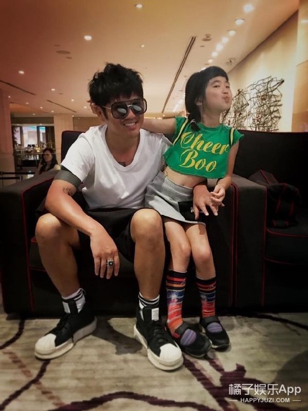 还记得《爸爸去哪儿2》里的Grace吗？她现在长这样啦