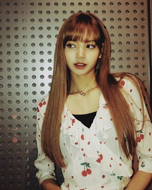 Lisa心机好深啊，为了显腿长居然这样穿牛仔裤！