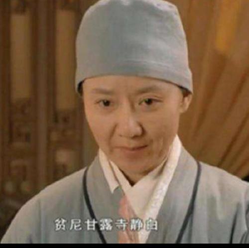 大家记不记得《甄嬛传》中的静白师太,是不是和娄艺潇很像呀?