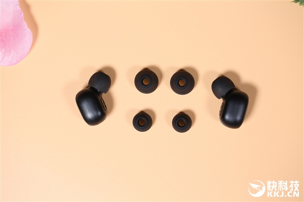 续航4小时 Redmi真无线蓝牙耳机AirDots图赏