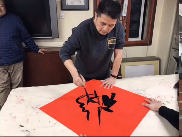 毕福剑再被曝参加聚会“指点江山”，生活朴素清贫老了很多