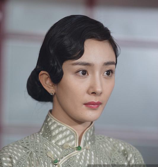 杨幂民国旗袍造型上热搜?但和她们的旗袍造型相比,真的差远了!