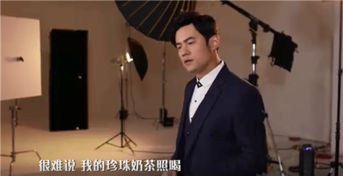 网友偶遇周杰伦瘦到认不出，帅回20年前