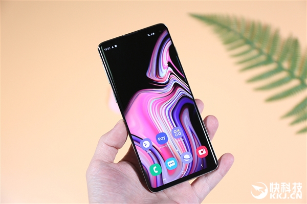 超感官全视屏旗舰！三星S10真机图赏