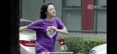 郑爽纯素颜拍戏黑成碳，网友：求求你化妆吧！