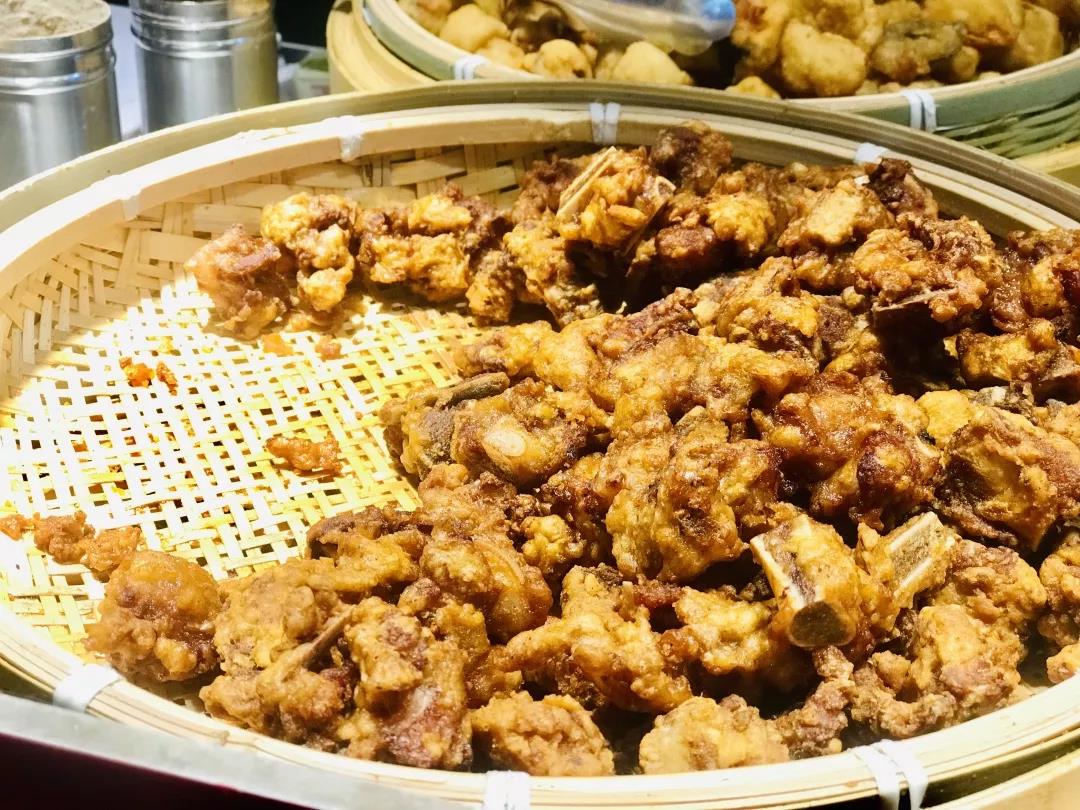 乱逛 我本打算只揣20块去新城市夜市，结果……