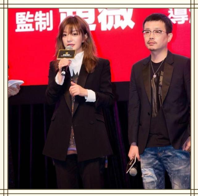瘦下来的赵薇不仅重登颜值顶峰，衣品也很少女，优雅与端庄并存！