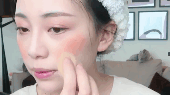让杨幂嫩出水的这款“樱花妆”，连从不化妆的郑爽也忍不住仿