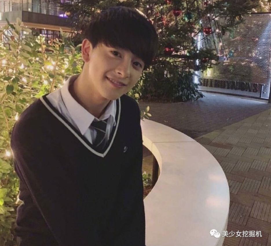 她自称撞脸换头宝贝、热巴、娜扎等多位明星？敢用不P的照片吗？