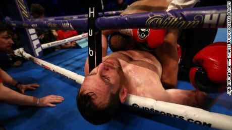 重量级拳坛再现泰森式咬人丑闻,中国拳击冠军:应该重罚!