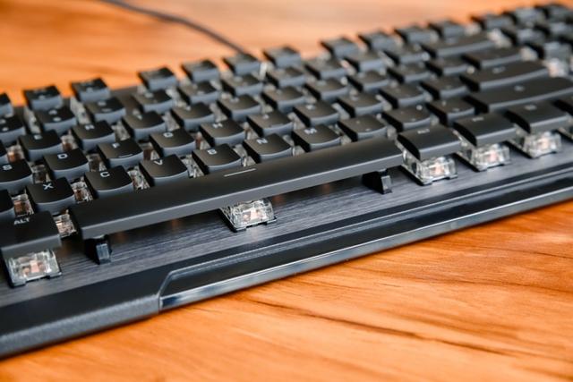 全新泰坦轴加持,德国冰豹打造高颜值爽手感电竞吃鸡键盘Vulcan