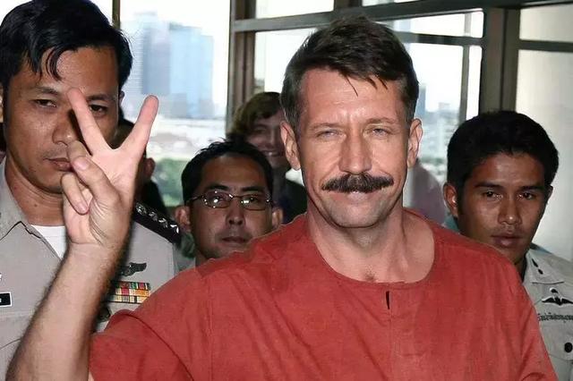 20万吨当量核弹都敢卖!穷疯的俄国军火贩比《