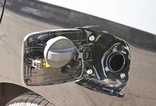 汽车油箱位置在左侧和右侧有什么区别?看后或能明白