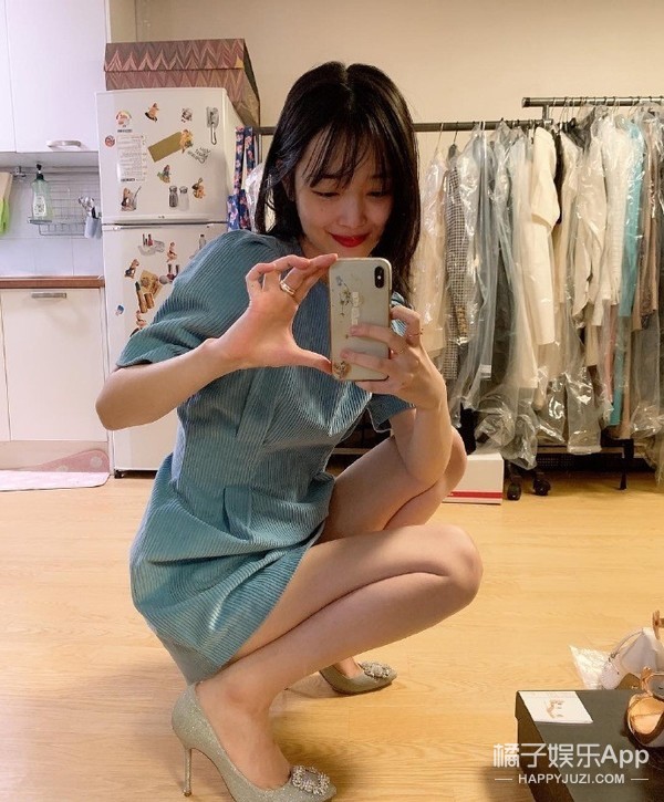 她在直播里这么做合适吗？