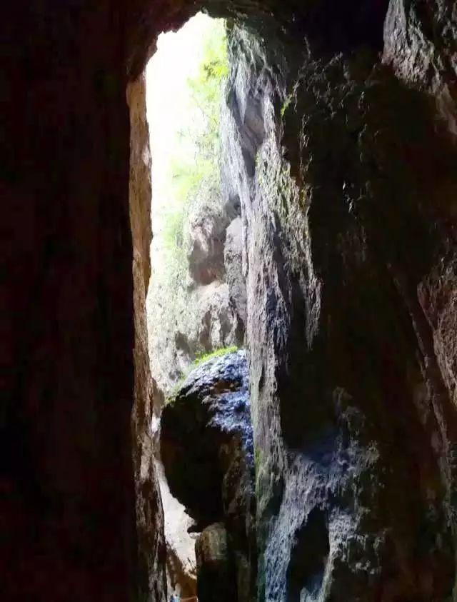 会泽雨碌:拥有"天下第一地缝"和"生命之门"的地方