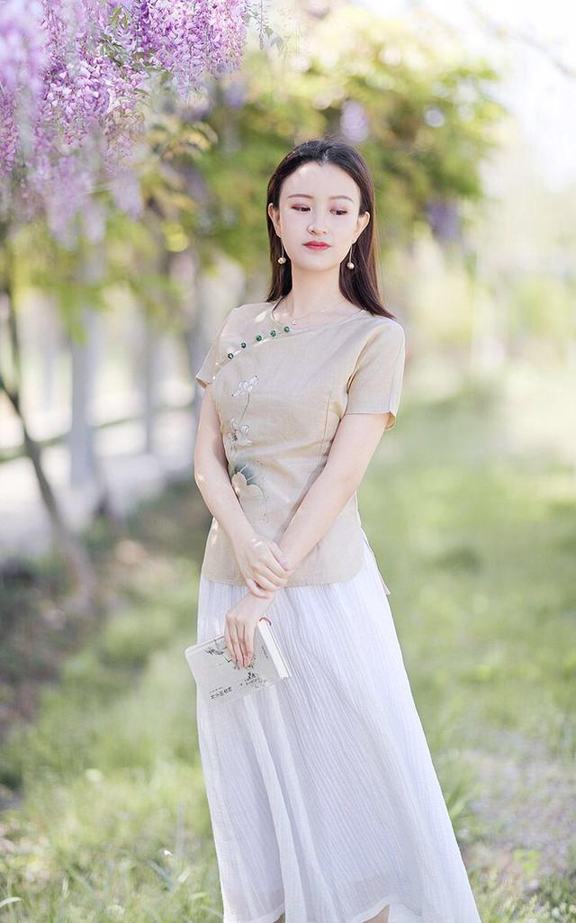中国风上衣+半裙，美的很高级！