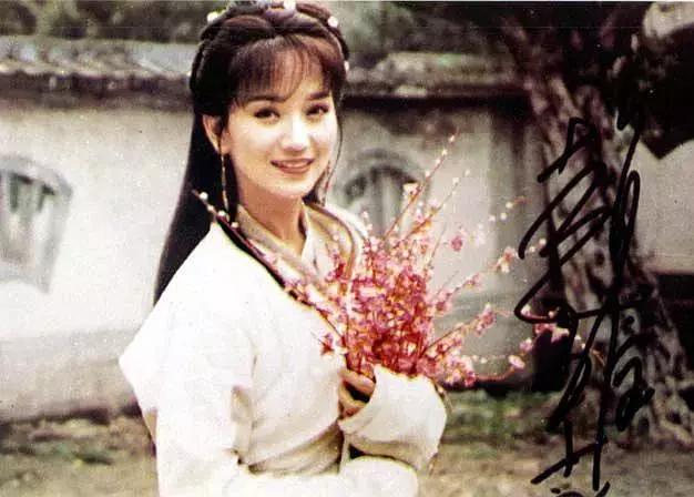 赵雅芝50岁素颜照,完全无妆无修真的很少女,皮肤比20多岁的还好