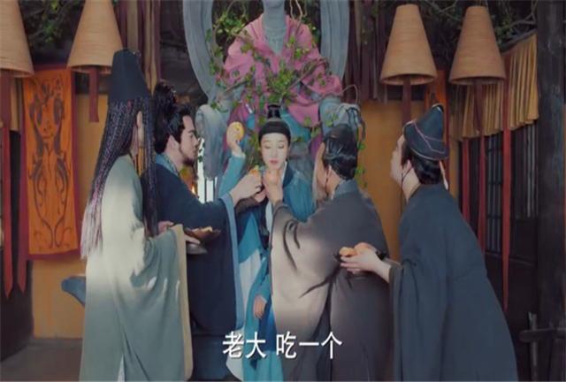 新版《新白娘子传奇》小青现出原形后,网友:东海龙王的女儿吗?