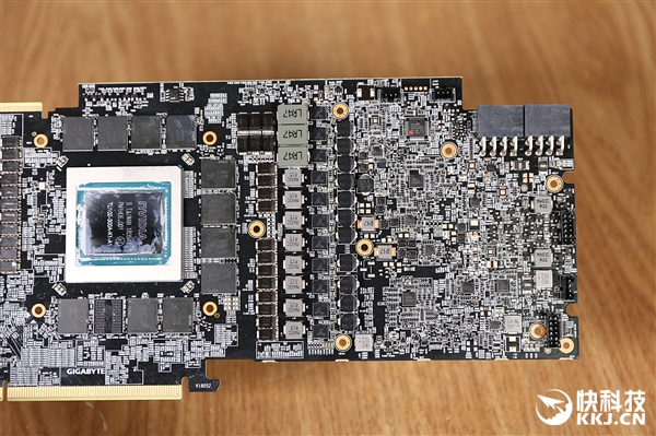 技嘉Aorus RTX 2080 Ti Xtreme 11G显卡拆解图赏