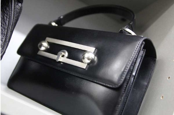 LOEWE 罗意威包2019必火?!还不是因为蔡依林、袁泉、唐嫣、杨幂等明星全都在背!