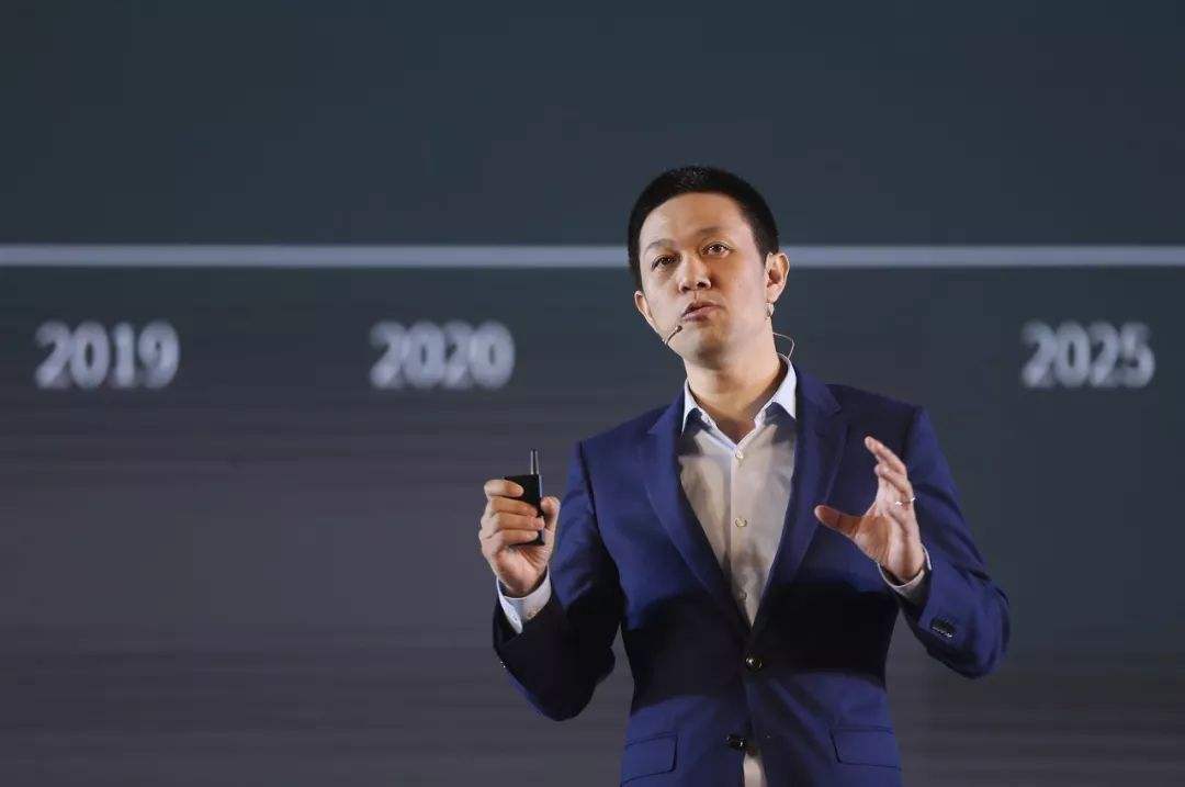 蔚来CEO李斌回击自媒体质疑：蔚来车主值得所有的尊重丨钛快讯