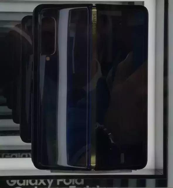 三星这次电池没炸，但屏幕炸了！