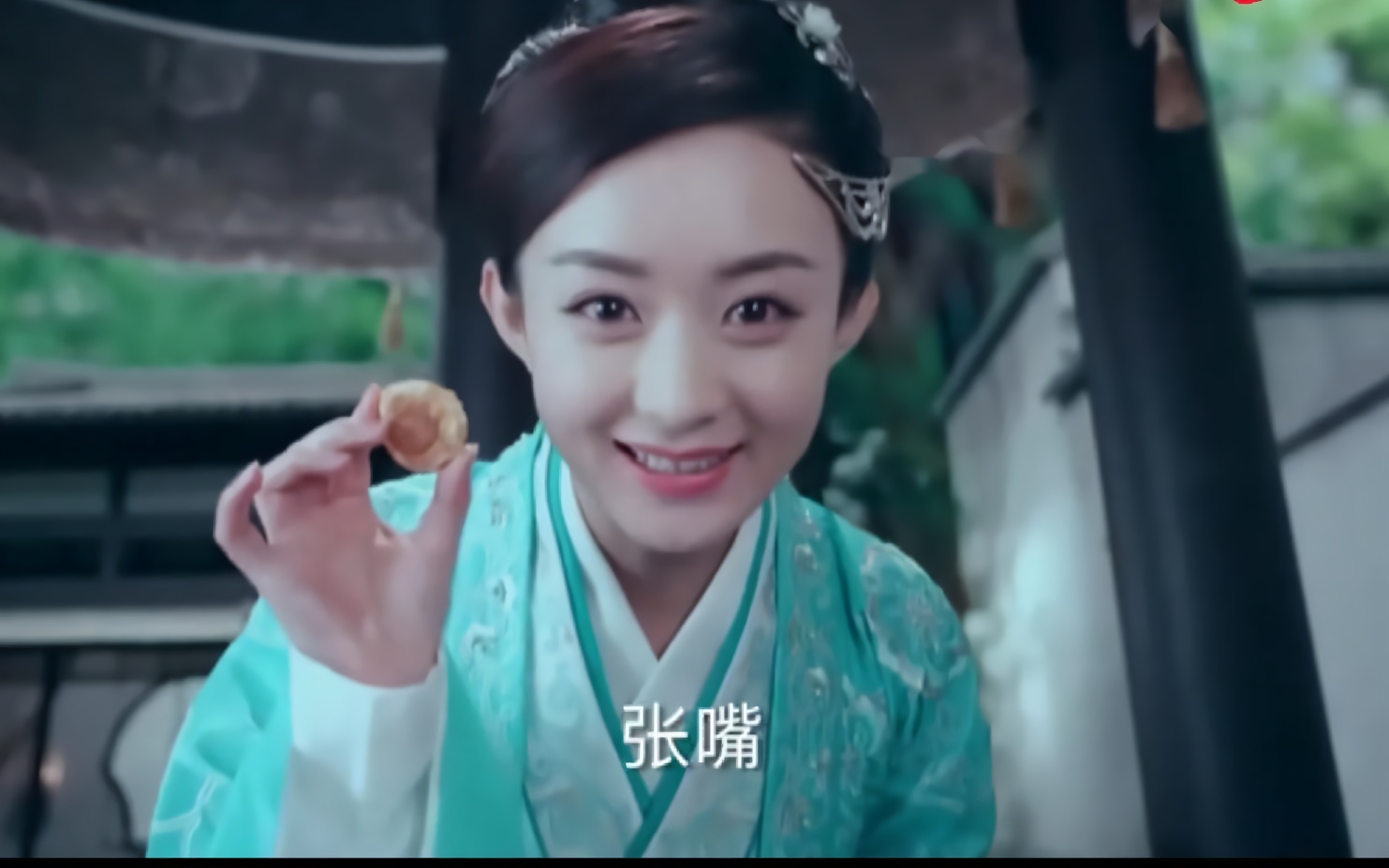 【赵丽颖\易烊千玺】赵丽颖喂易烊千玺吃点心,结果他嘴上很傲娇但身体