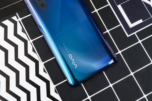 来自大自然的色彩vivox27雀羽蓝美出新高度