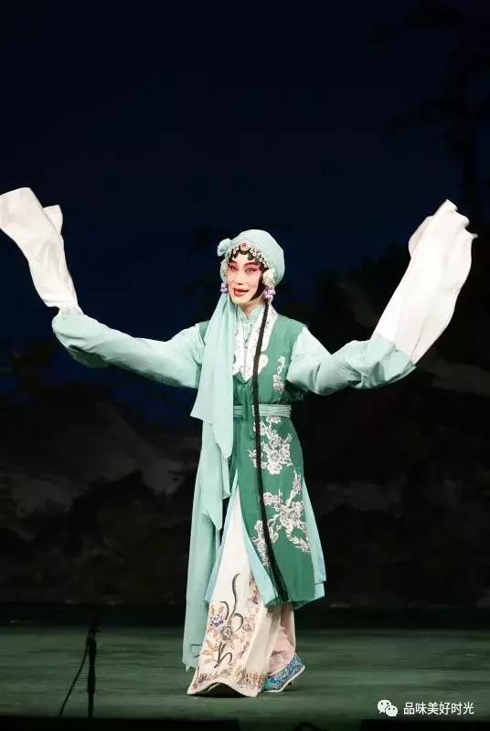 梅韵俊风 “吴氏青衣”神清骨俊 —— 记艺术大家吴汝俊的人生之梦