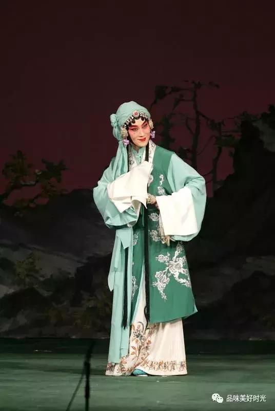 梅韵俊风 “吴氏青衣”神清骨俊 —— 记艺术大家吴汝俊的人生之梦