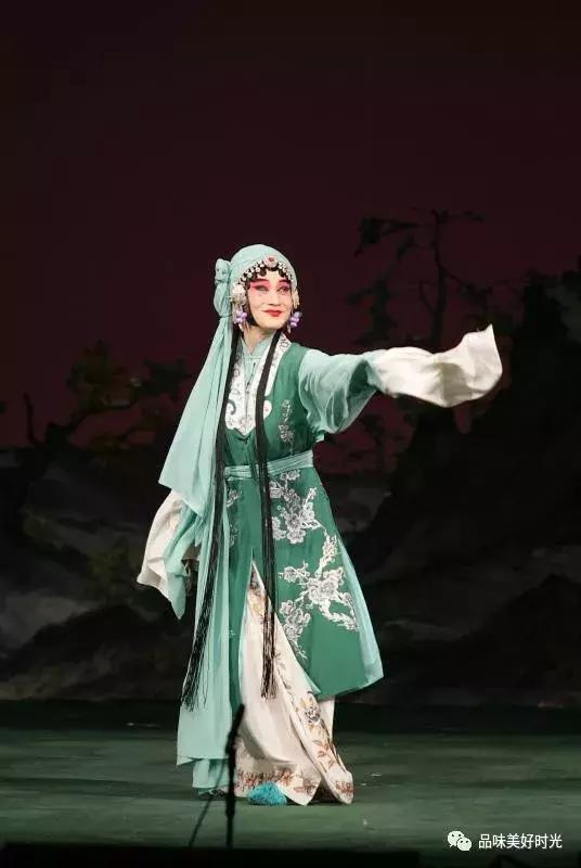 梅韵俊风 “吴氏青衣”神清骨俊 —— 记艺术大家吴汝俊的人生之梦