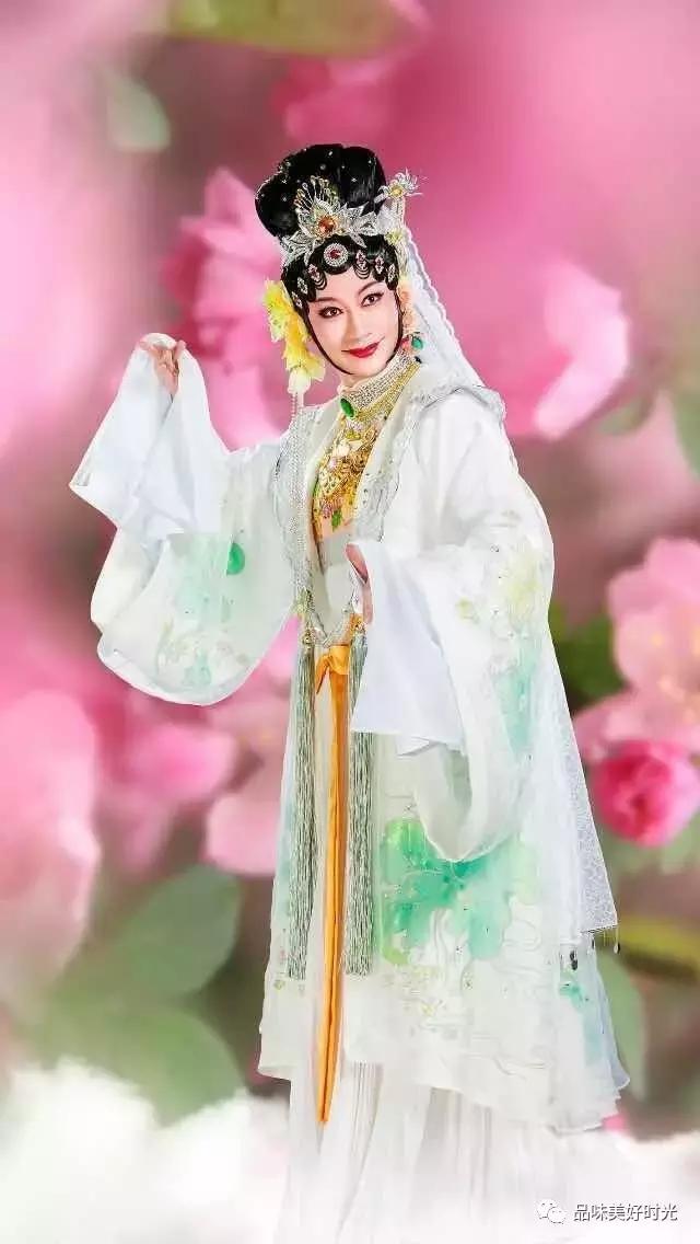 梅韵俊风 “吴氏青衣”神清骨俊 —— 记艺术大家吴汝俊的人生之梦
