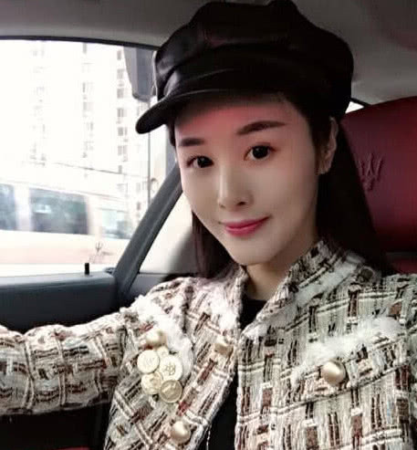 52岁侯勇近照90后老婆是我们熟悉的她颜值高身材好