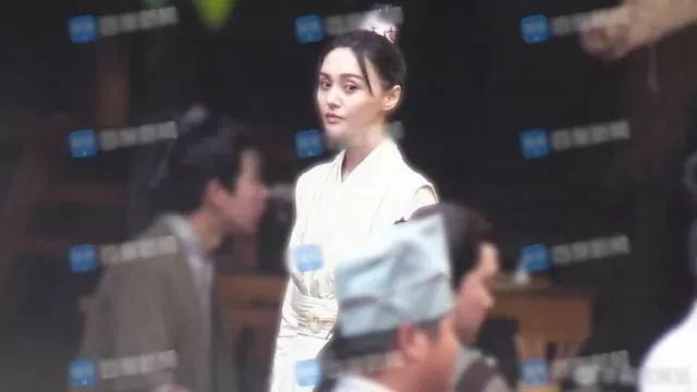 苹果肌垂到嘴角的郑爽出演《新倩女幽魂》剧照流出，这状态我真夸不出口···