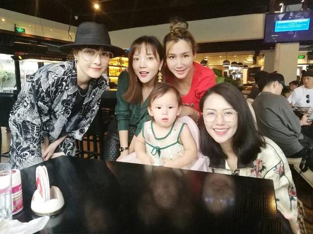 有哪些“超女”已经结婚了?哪一个嫁的又比较幸福呢?