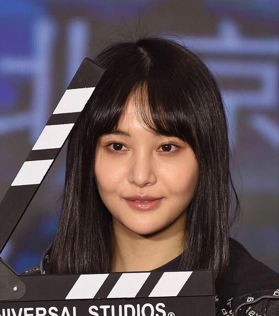 苹果肌垂到嘴角的郑爽出演《新倩女幽魂》剧照流出，这状态我真夸不出口···