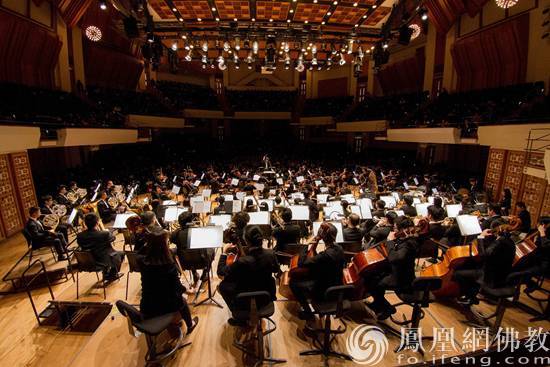 马勒乐团演出(图片来源:凤凰网佛教 香港佛教联合会供图)