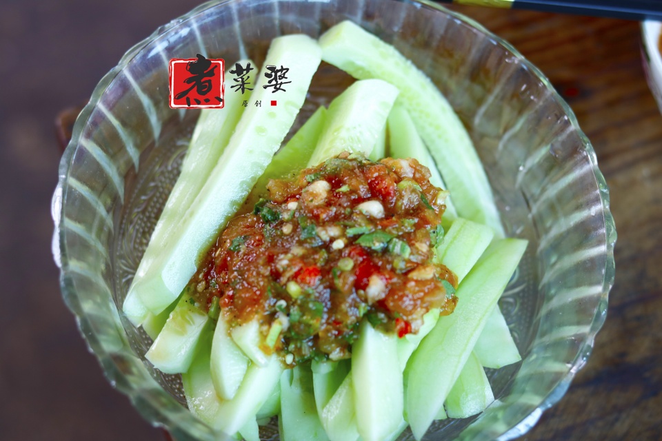 凉拌黄瓜我从来不加醋,每次用它拌,酸甜开胃倍爽脆,香辣又过瘾