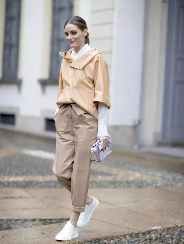 短袖里套长袖的叠穿法,不但时髦有范,还能防晒也是绝了