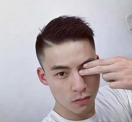 男生夏天适合什么发型 男士干净利落清爽短发2019