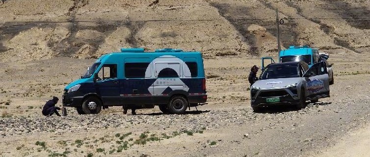 蔚来和柴油发电车开上珠峰，网友：这是考验人类智商