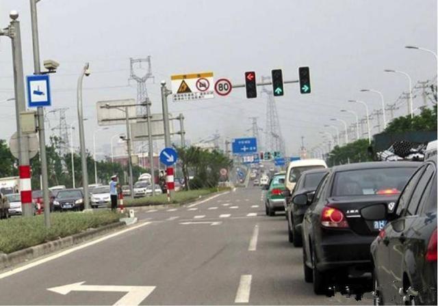 新手开车越慢越安全？这个误区要及时调整！