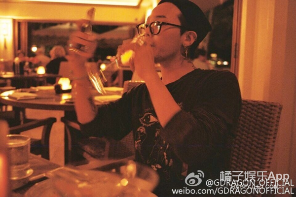 合照全靠女方手滑，这段绯闻到底是真是假？