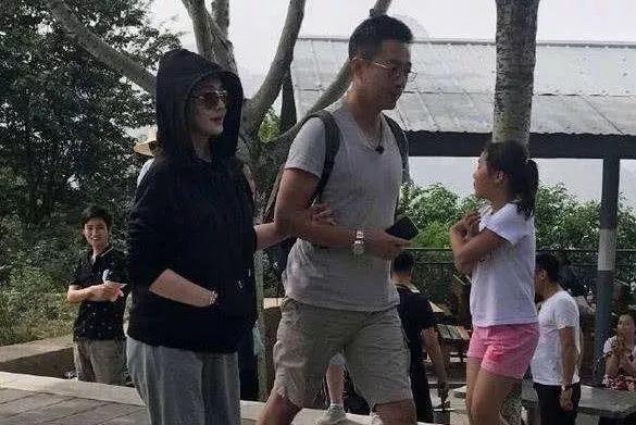 女明星都是天生丽质？比白人模特还白的蒋梦婕为了防晒真的拼了